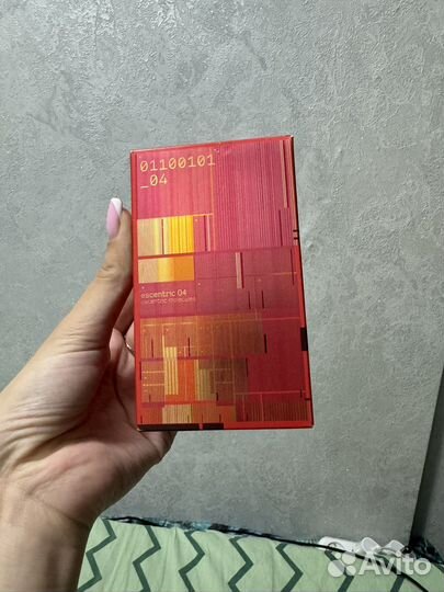 Escentric molecules 04