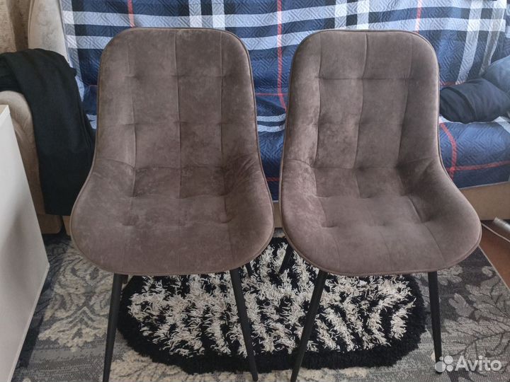 Продам стулья новые