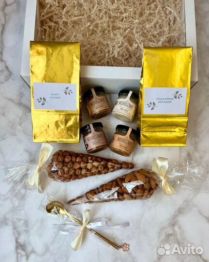 Подарочный набор чая и меда