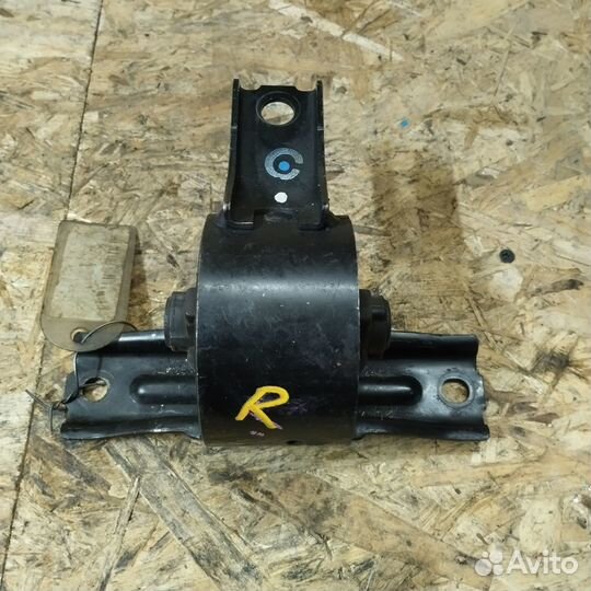 Подушка двигателя правая Mitsubishi Delica D5 CV5W