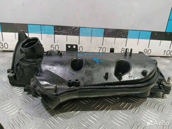 Б/У Крышка клапанная с коллектором справа L#002