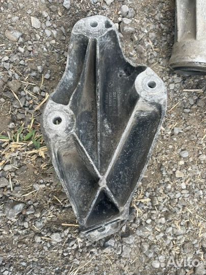 Кронштейн двигателя левый Bmw X6 E71 M57 3.5D 2009