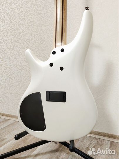 Бас гитара Ibanez SR300