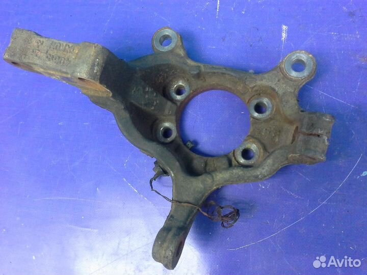 Кулак поворотный передний левый Nissan Juke (F15)