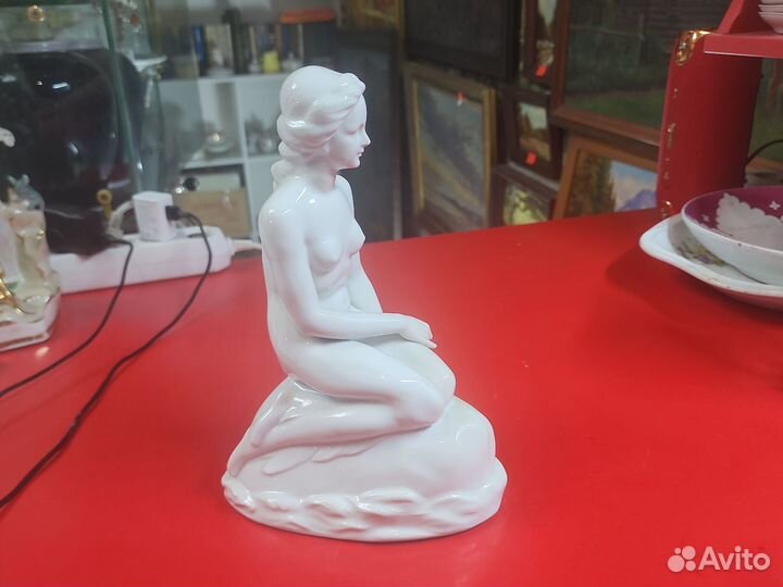 Статуэтка фарфор девушка