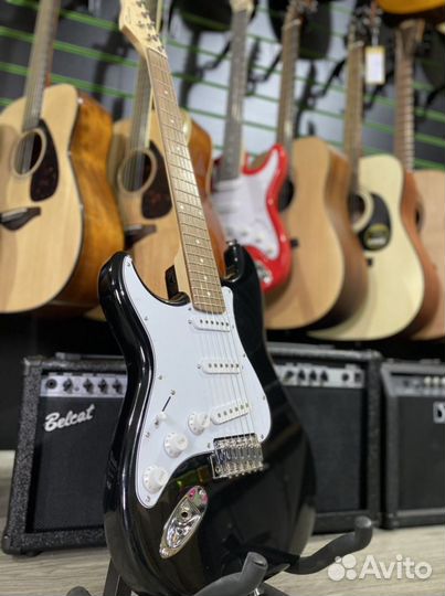 Caraya E200LF-BK для левши электрогитара