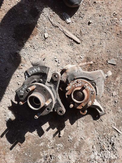 Кулак поворотный правый chevrolet aveo T200 T250