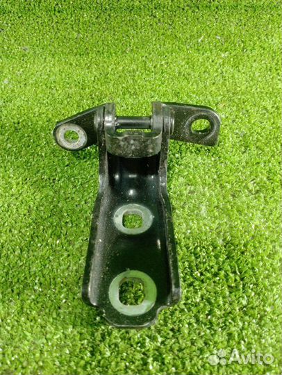 Петля двери передняя правая Opel Astra 1.6 2012