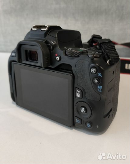 Зеркальный фотоаппарат canon Eos 250d