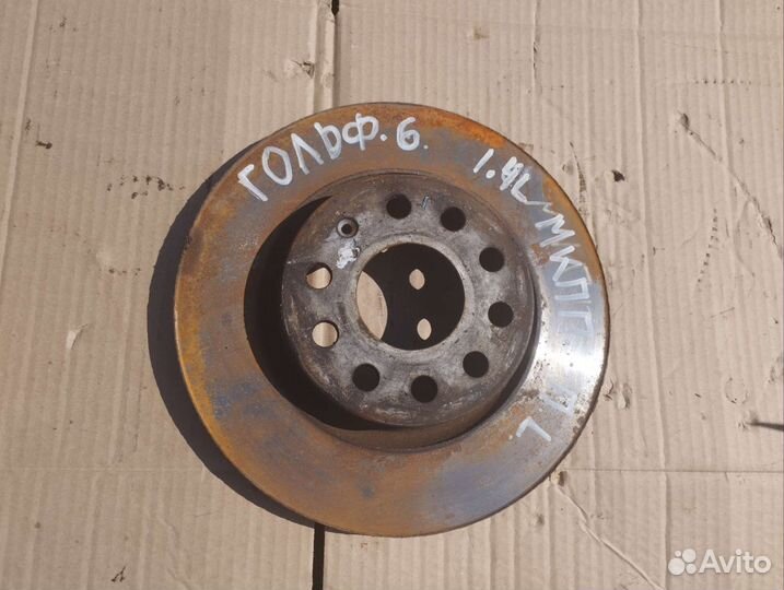 Передний тормозной диск Volkswagen Golf 6