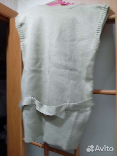 Жилетка женская вязаная