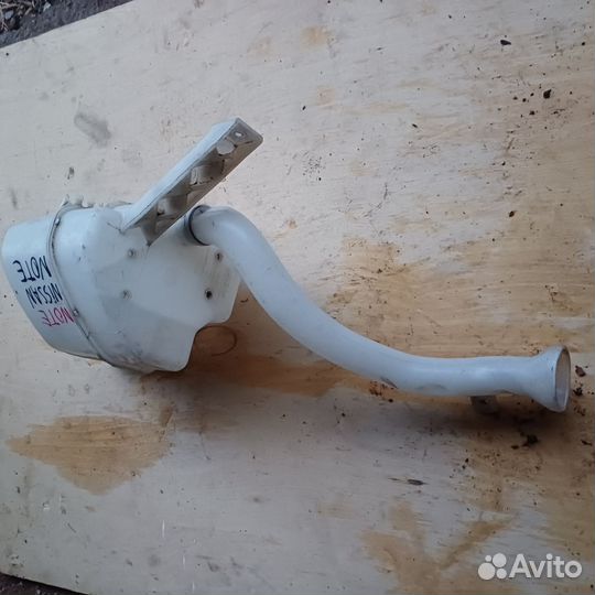 Бачок омывателя на Ниссан Ноте е11