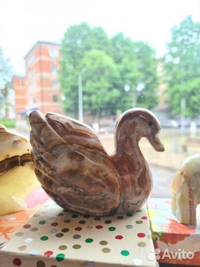 Фигура из оникса 108см