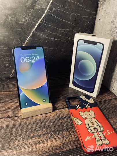 iPhone 12, 64 ГБ
