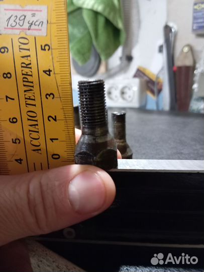 Колесные болты 12. 25