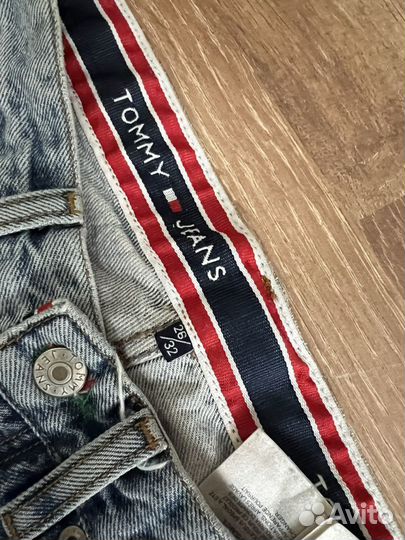 Джинсы tommy jeans