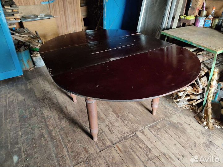 Стол круглый старинный