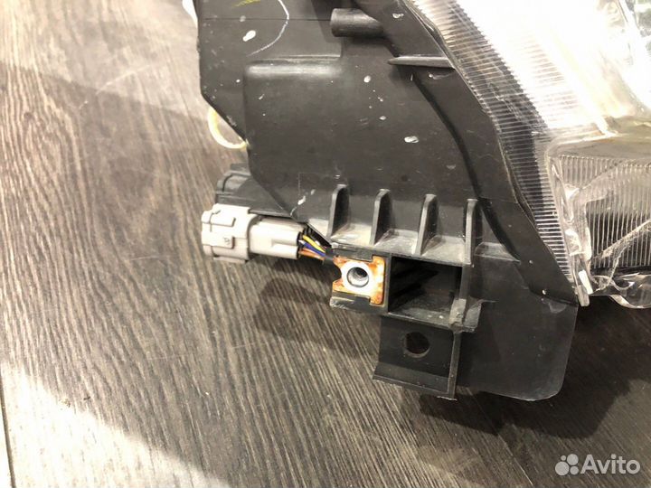 Фара ксеноновая передняя правая Nissan Teana J32