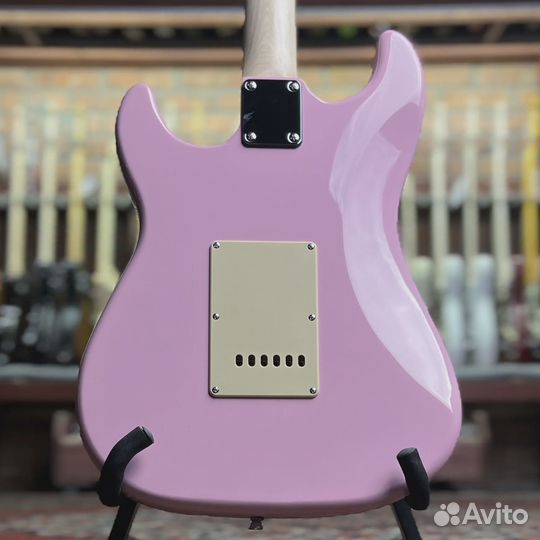 Электрогитара DeMarco dmsest200 Stratocaster SSS Pink