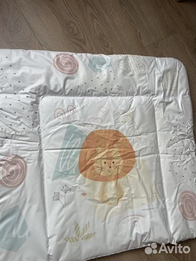 Мягкий пеленальный коврик на комод