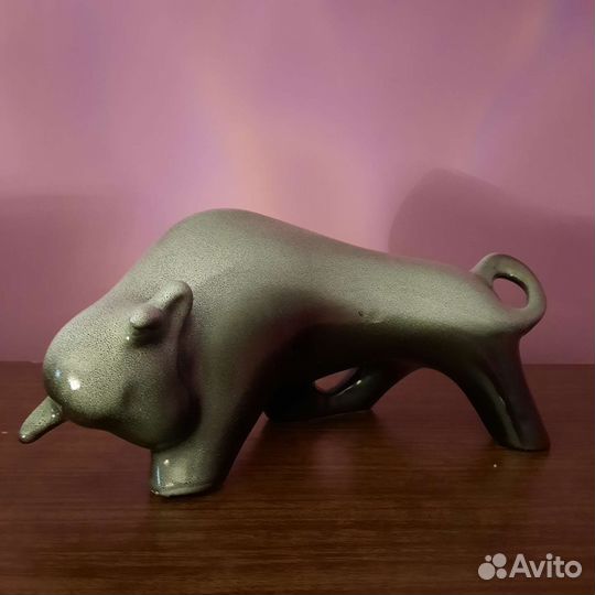 Статуэтка бык