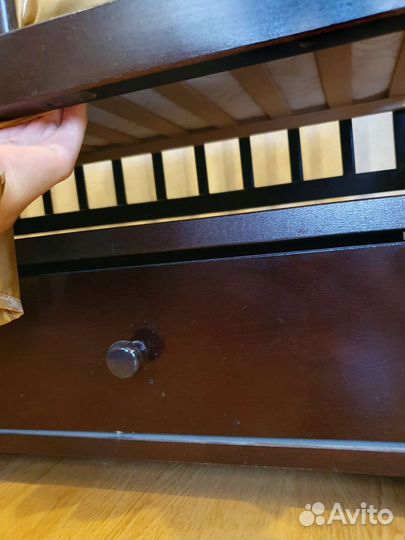 Детская кроватка с маятником и ящиком