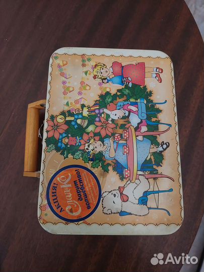 Коробка жестяная подарочная