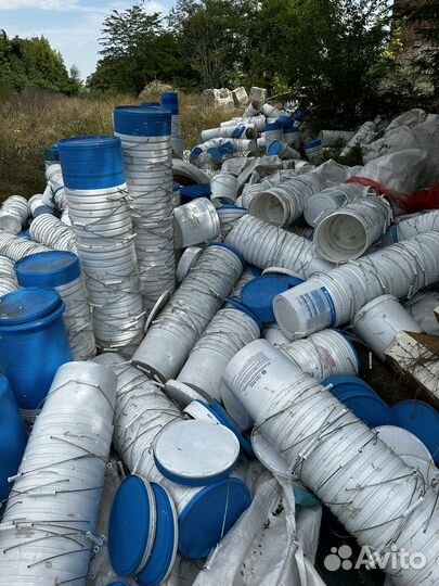 Ведро пластиковое с крышкой