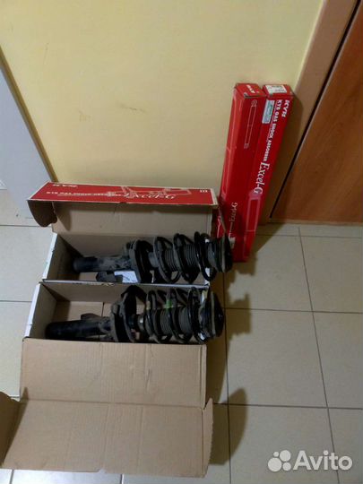 Амортизаторы передние в сборе на Mazda3,Ford focus