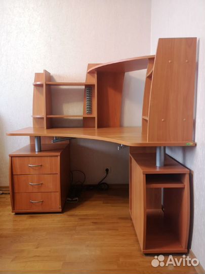 Компьютерный стол