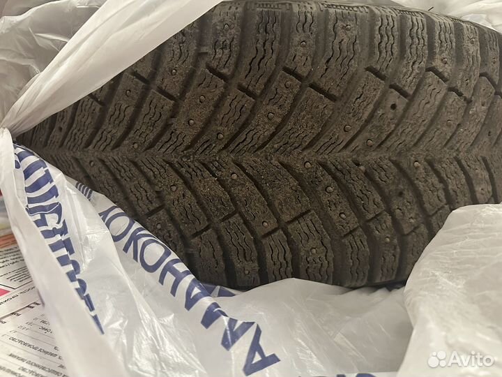 Michelin X-Ice North 4 235/55 R17