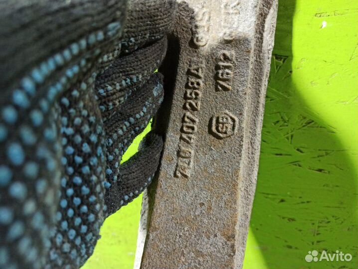 Кулак поворотный передний правый Audi Q7 4L 4.2