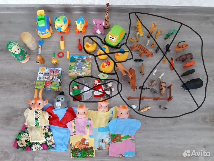 Много игрушек
