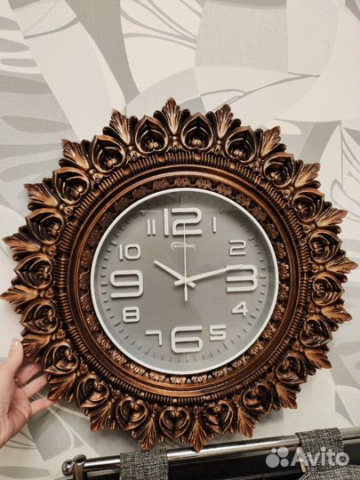 Часы резные из дерева