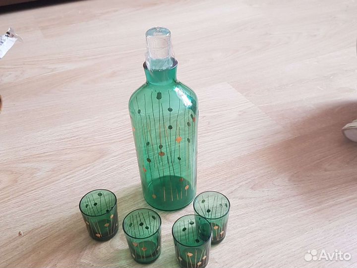 Бутылка с рюмками