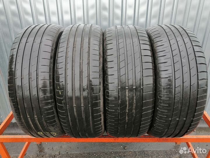 Goodyear EfficientGrip Performance 215/55 R17 96W