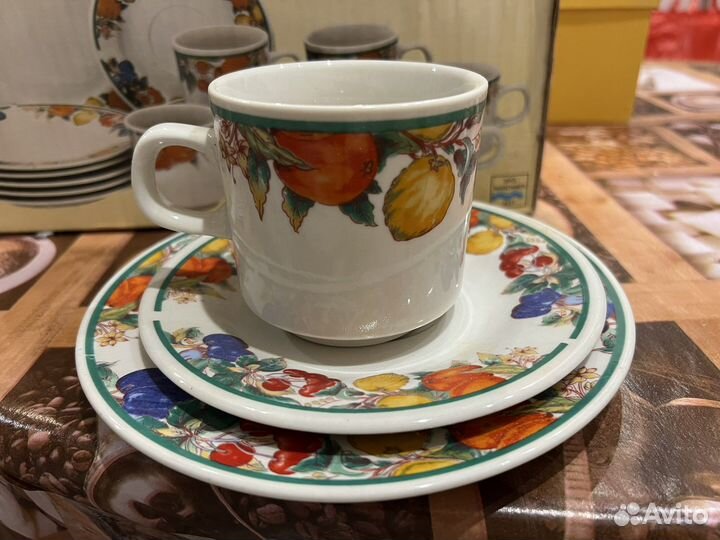 Чайный набор чашек, тарелок