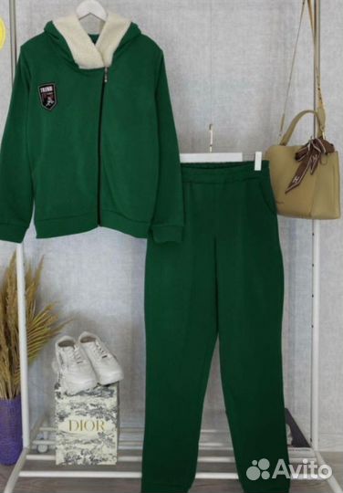 Костюм спортивный