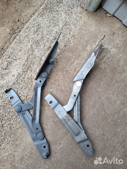 Петля крышки багажника kalina