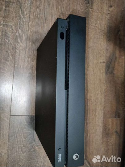 Xbox one x 1TB HDD UHD 4K
