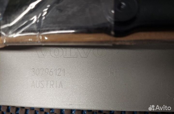 Накладка порога правая Volvo XC 60 новая оригинал