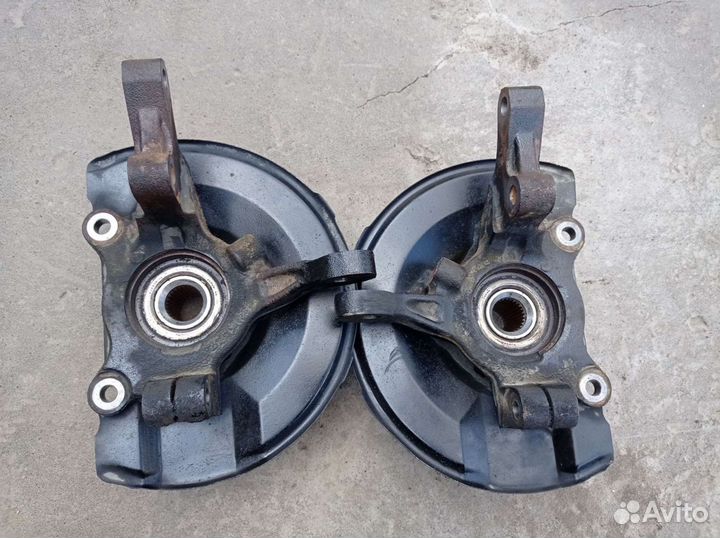 Кулак поворотный ланцер 10 передний