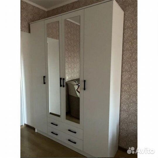 Шкаф с зеркалом