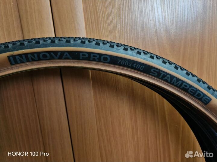 Велосипедная покрышка 28 700x40