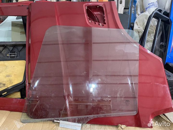 Стекло двери передней левой Scania 6-series