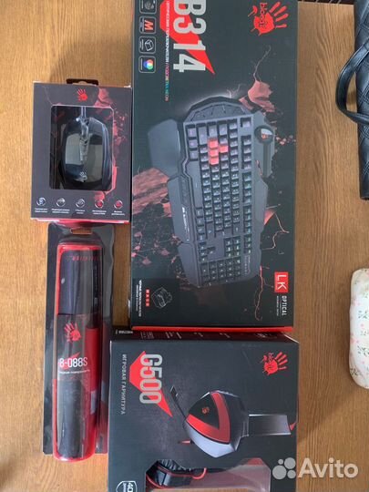 Игровая клавиатура и мышь наушники коврик bloody