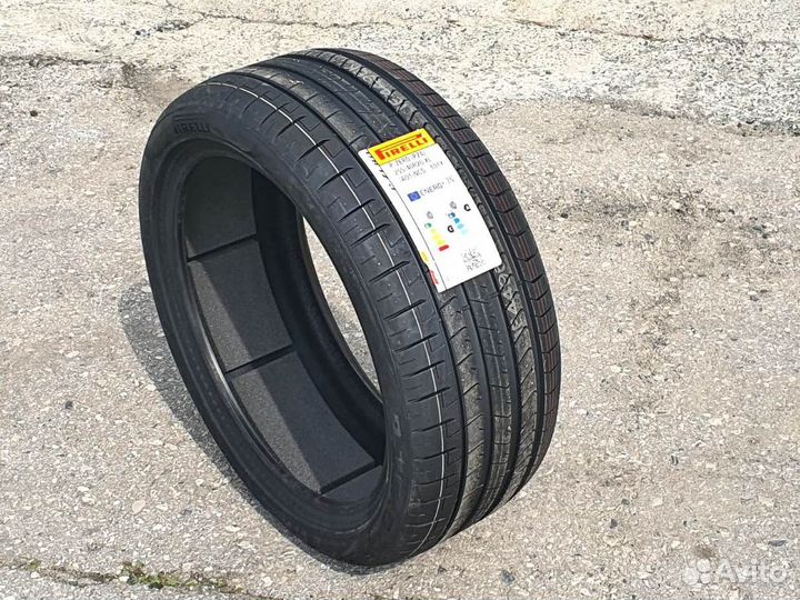 Pirelli P Zero PZ4 255/40 R20 101Y
