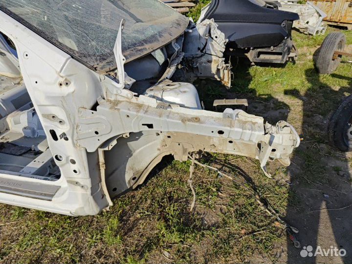 Передняя часть кузова Лонжероны правая Ford Focus