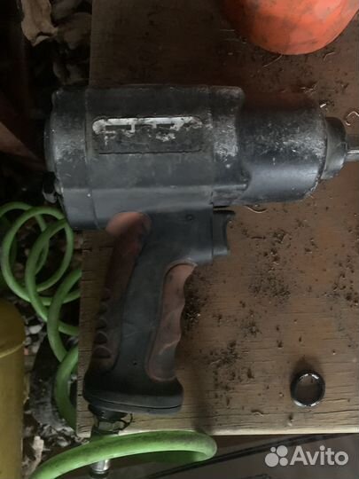 Компресор, набор инструментов, гайковерт