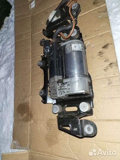 Мало б.у оригинал компрессор подвески Audi A8 D4